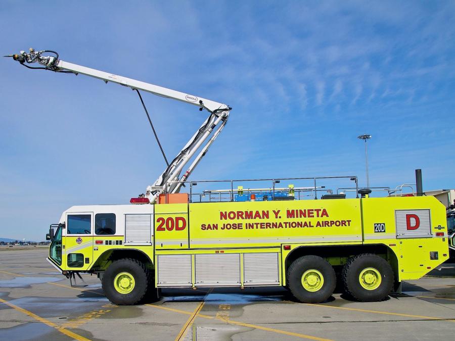  Oshkosh Striker 3000 ARFF 2002 года  (фото 5 из 17)